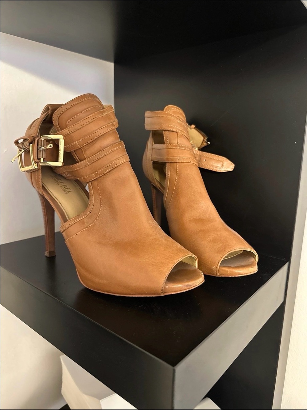 Michael Kors pair of pre owned shoes size 6,5m